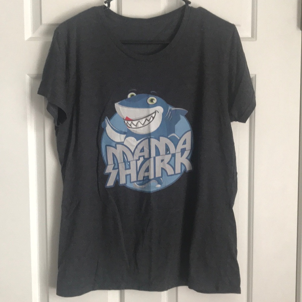 Mama shark tshirt